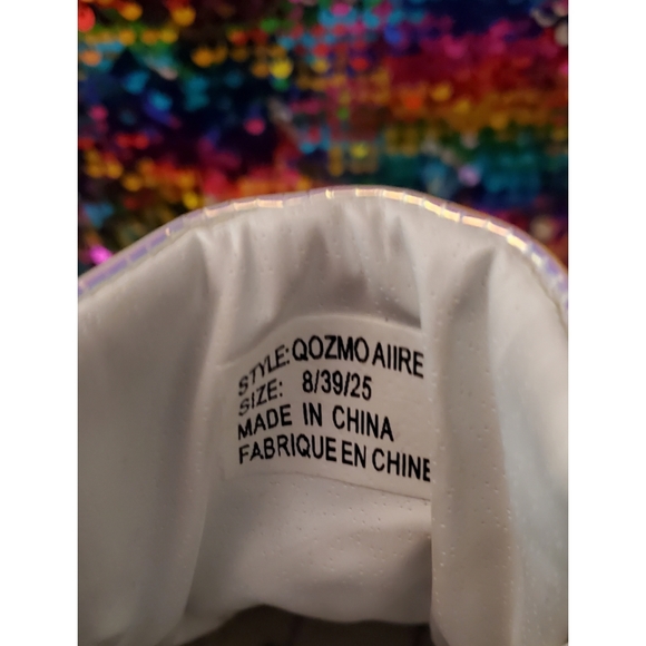 Qozmo Aiire by YRU Size 8 light up LED Glow holographic iridescent shoes - Picture 3 of 9